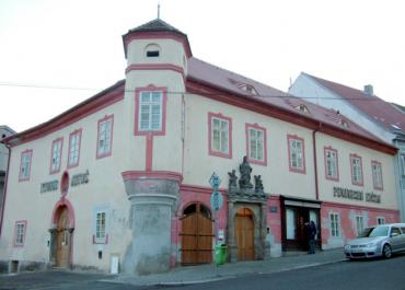 Modletický dům a Pivovar Antoš ve Slaném