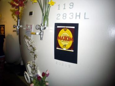 Pivo Maxxim ve slavnostně vyzdobeném ležáckém sklepě pivovaru Zubr Přerov